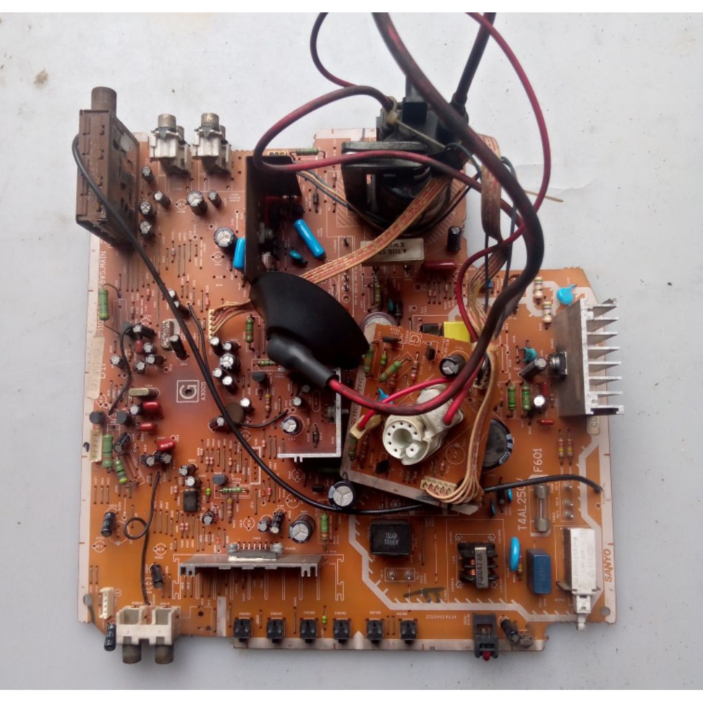mesin tv Sanyo tabung 21/14inch,komponen lengkap,cabutan blm test/gambling