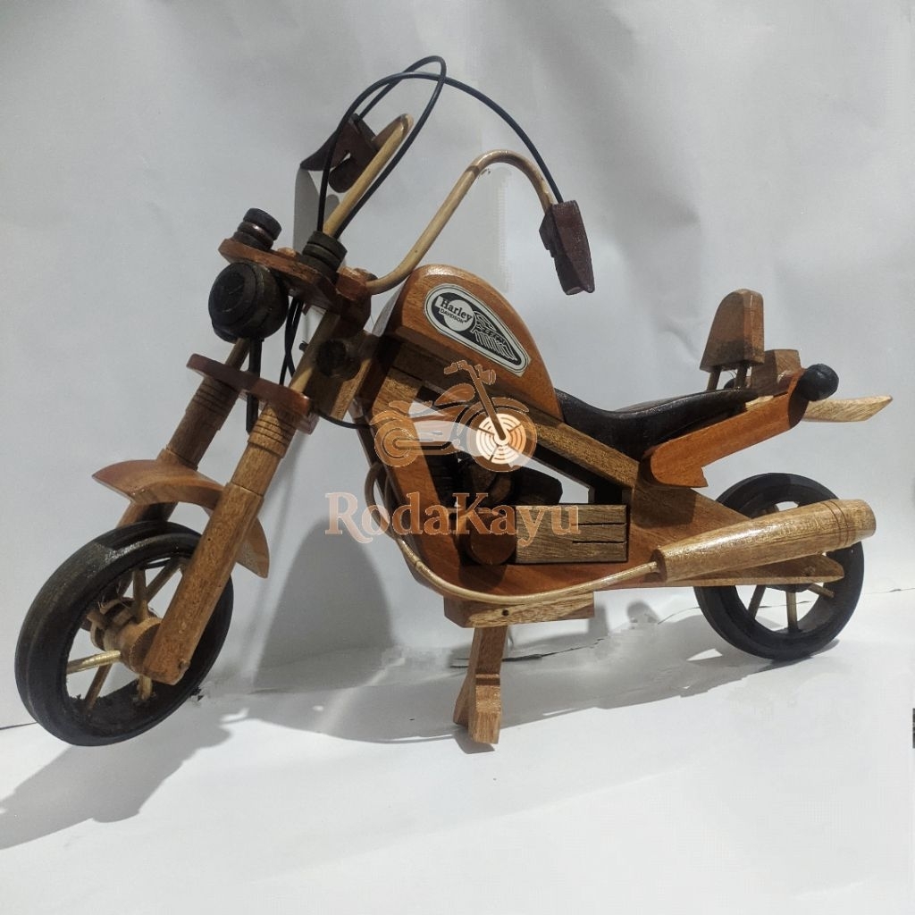 PO Miniatur Motor Kayu Vintage – Dekorasi Unik & Estetik | RodaKayu