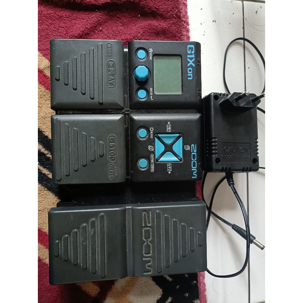 Efek Gitar Zoom g1xOn