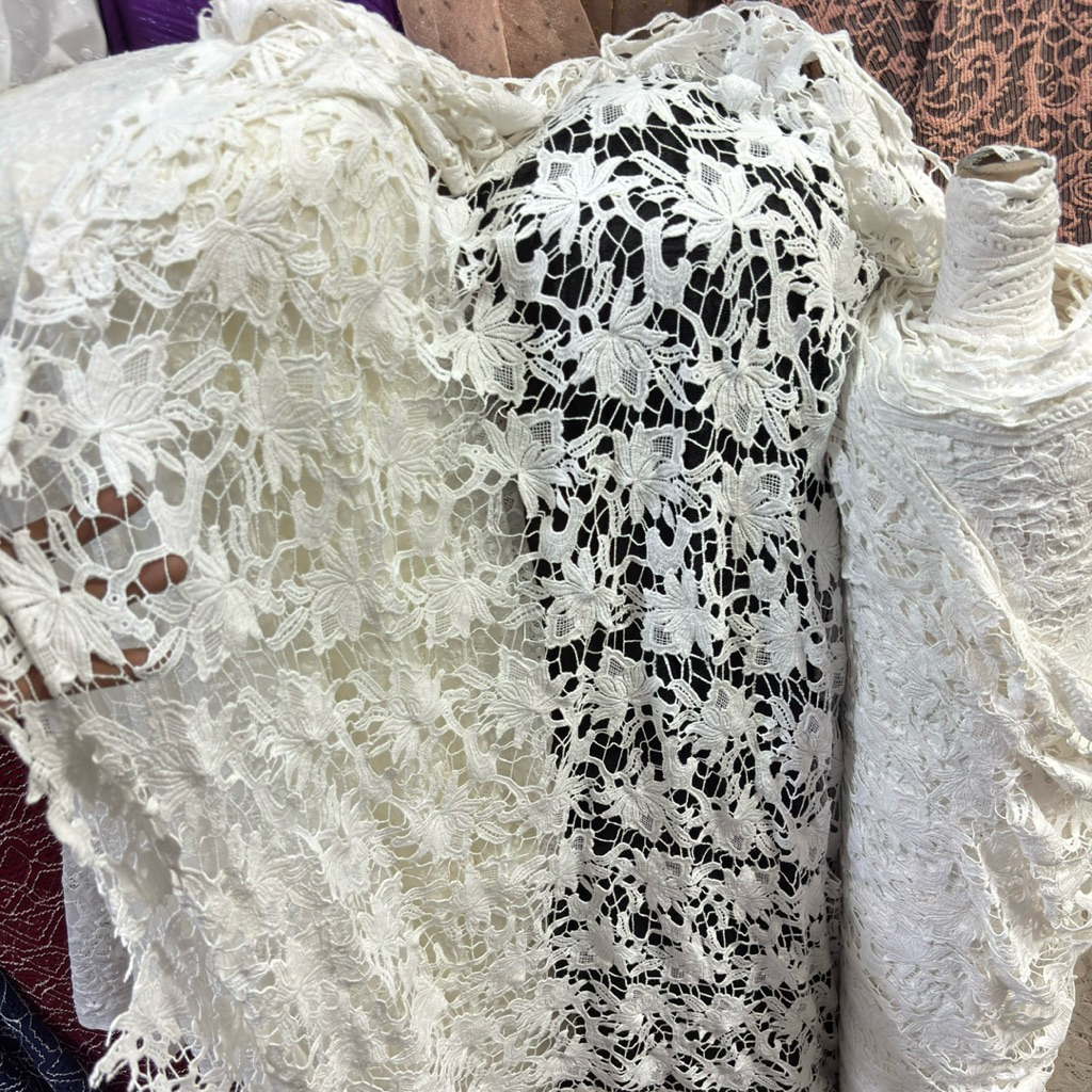 bahan brokat Prada import / kain brokat Prada lace / brokat Prada lace / bahan meteran (harga 0,5 me