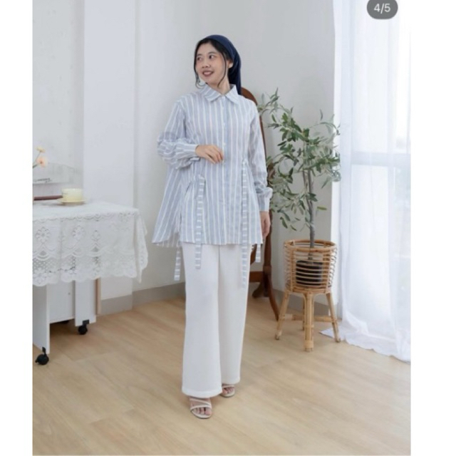 Lizzy top blue bu @vlowy.id