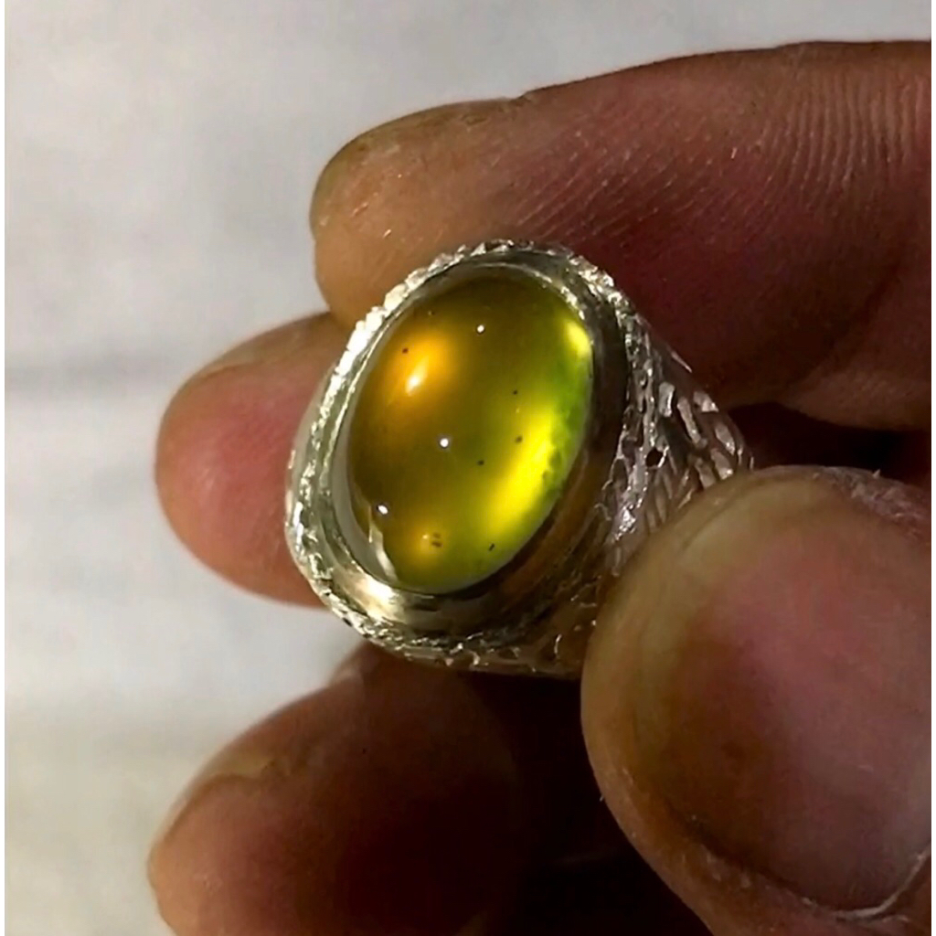 idocrase bio solar change colour kristal kaca berlumut berselasih