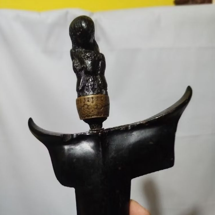 Keris Segaluh Sepuh wingit