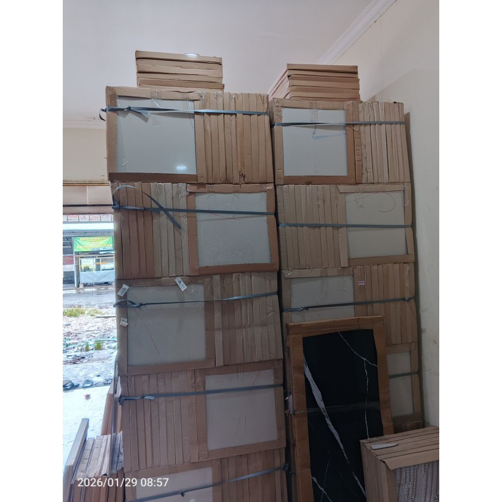 Granit Lantai Cutting 50x50 Cream Glossy