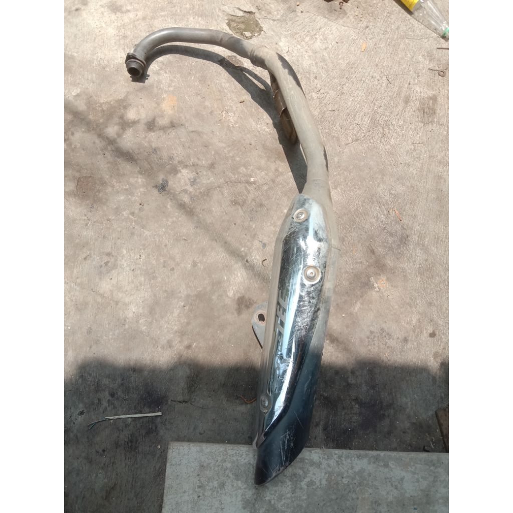 knalpot bajaj Pulsar 135 original copotan