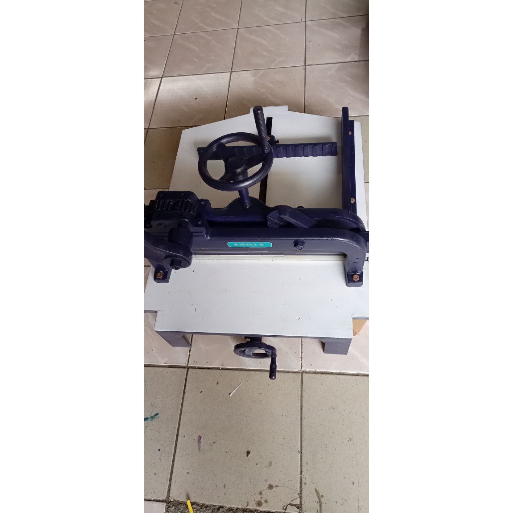 mesin potong kertas 1 rim a3 brand EAGLE