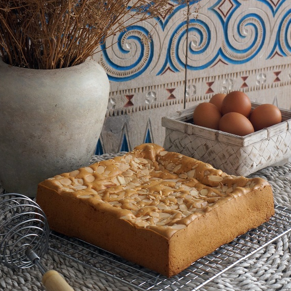 Spiku Bali by Catering Company Bali 22cmx22cm ( Spiku / Cake / Bolu Jadul )