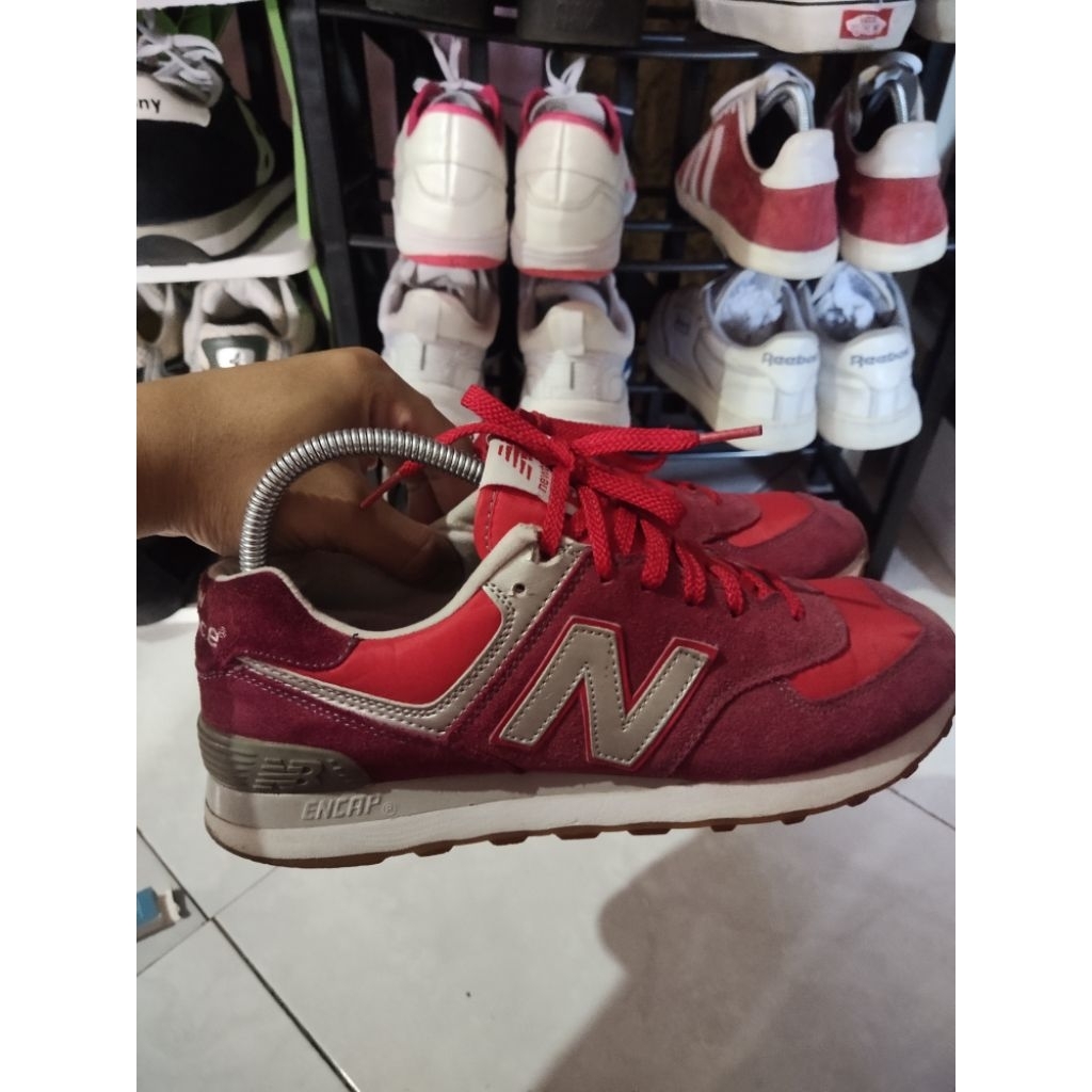 SEPATU NB 574