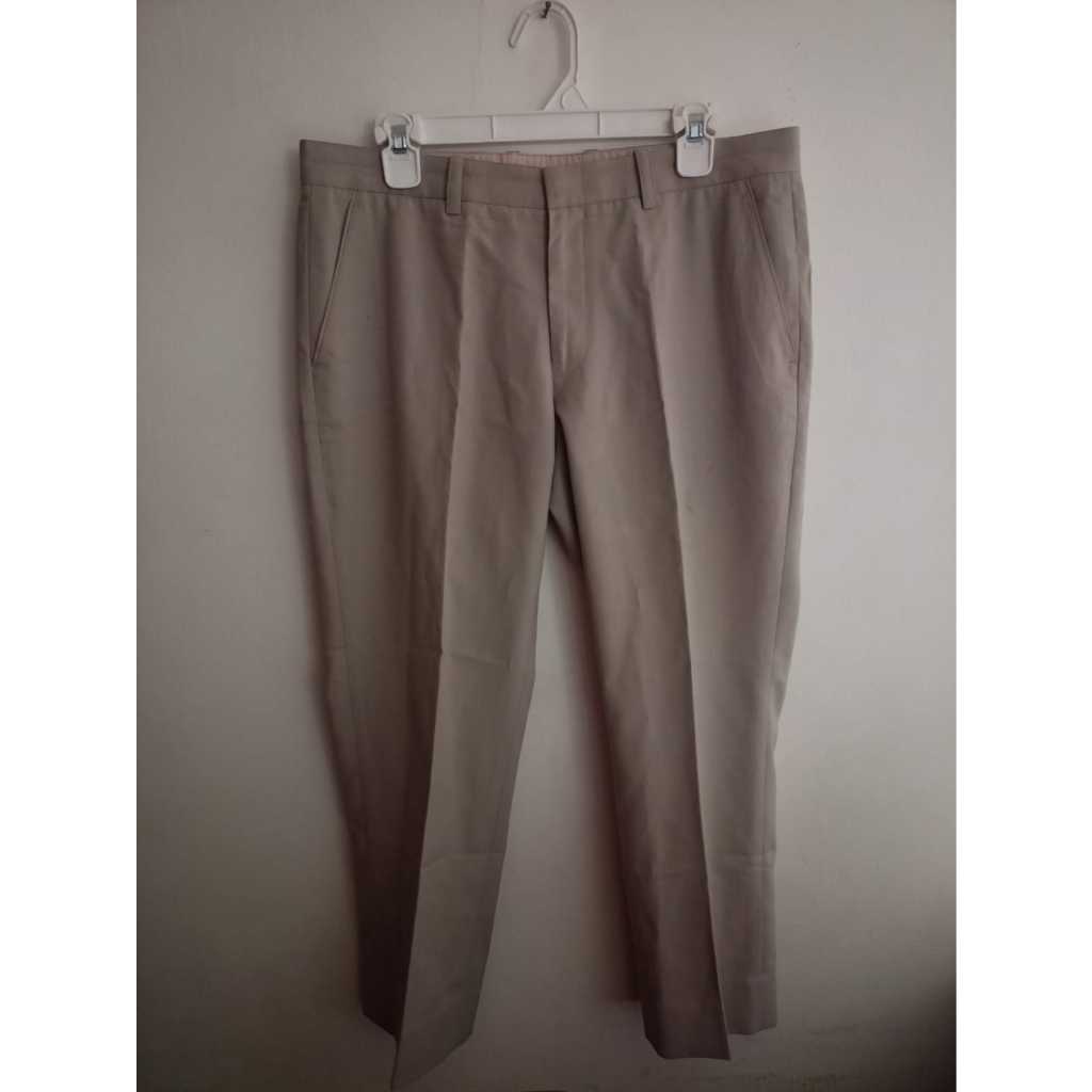 Preloved celana panjang Rocky warna cream ivory