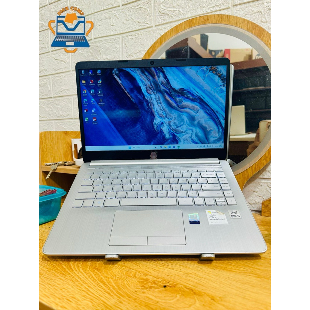 HP 14s Backlit. core i3 gen 10. ram 8/512gb ssd. normal