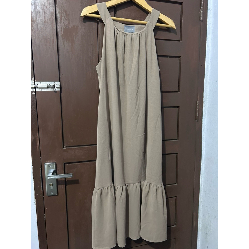This Is April Dress Tanpa Lengan Brown Midi Dress Polos Wanita
