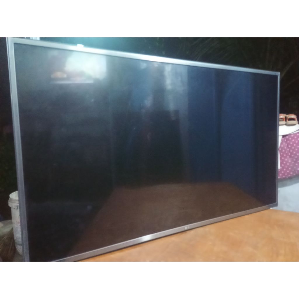 TV LG 43UH650T RUSAK LCD PECAH