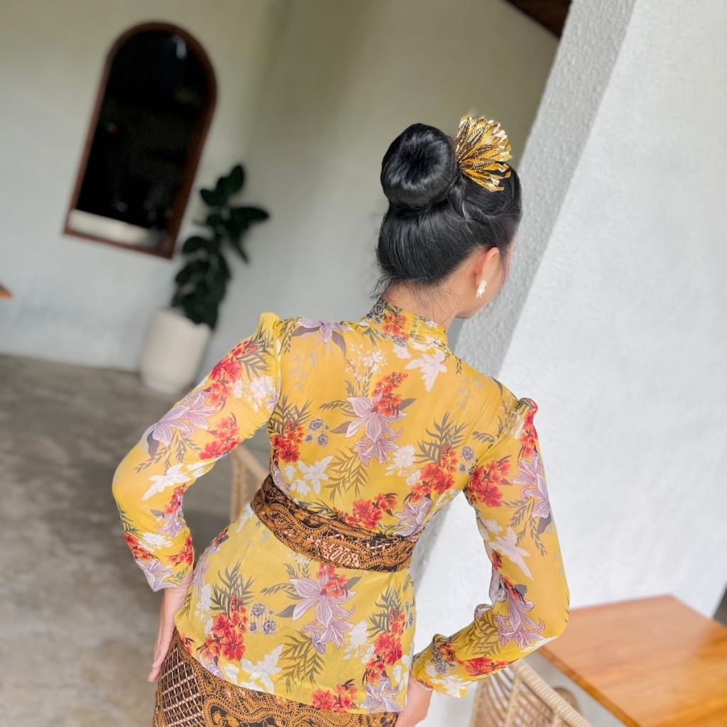 Kebaya jadi yoryu motif bunga  atasan kebaya tradisional ukuran M l xl Bali kebaya
