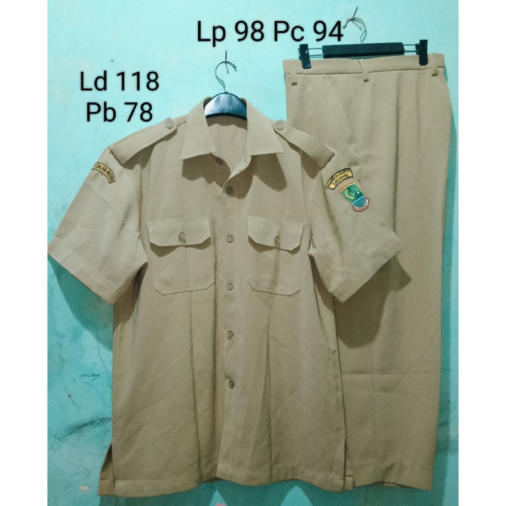 Setelan seragam dinas/pns