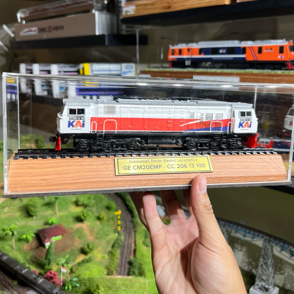 Miniatur Kereta Api / Lokomotif CC 206 Medium Detail Skala HO