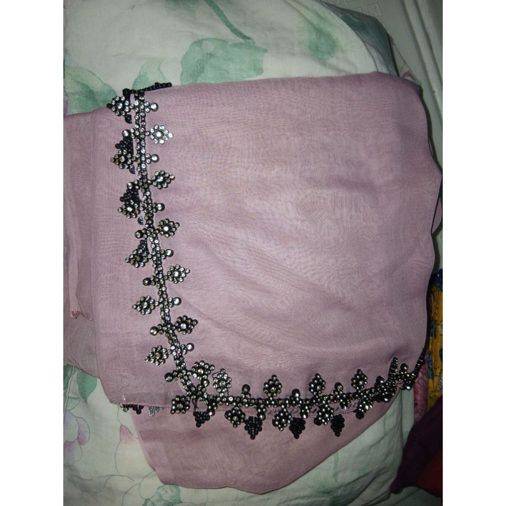 HIJAB SEGIEMPAT MOTIF PINK