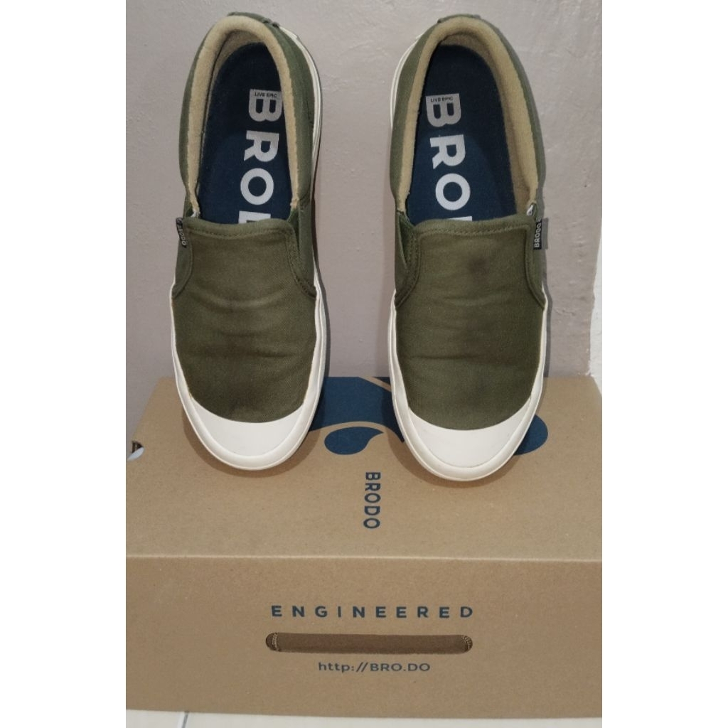 Brodo vintage slip on