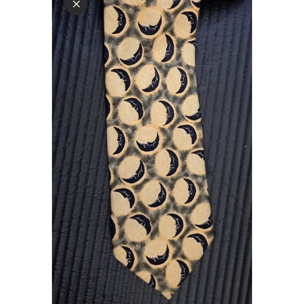 Dasi (neck tie) pria dewasa merk Hugo Boss. Germany. kondisi second: kondisi like new tidak ada caca