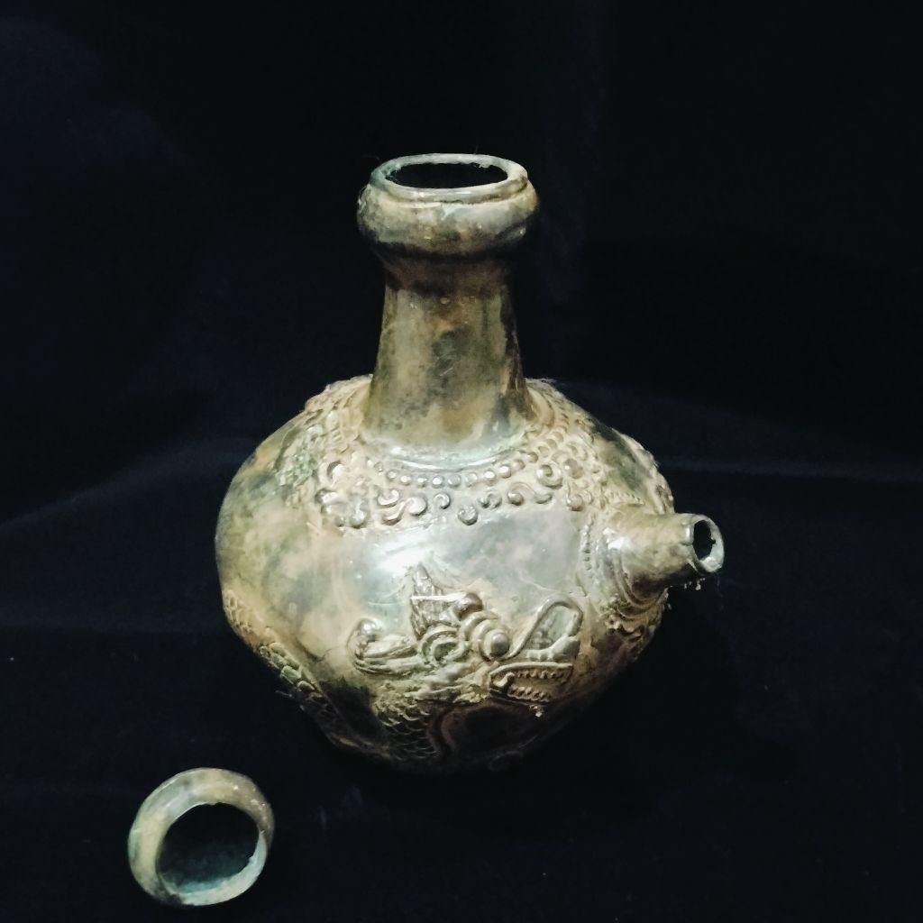 Pajangan Kendi Kuningan hitam ukir naga