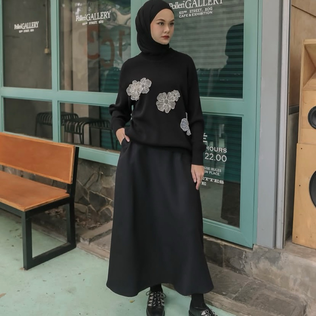 Preloved Crila Skirt in Black By Maima Indonesia