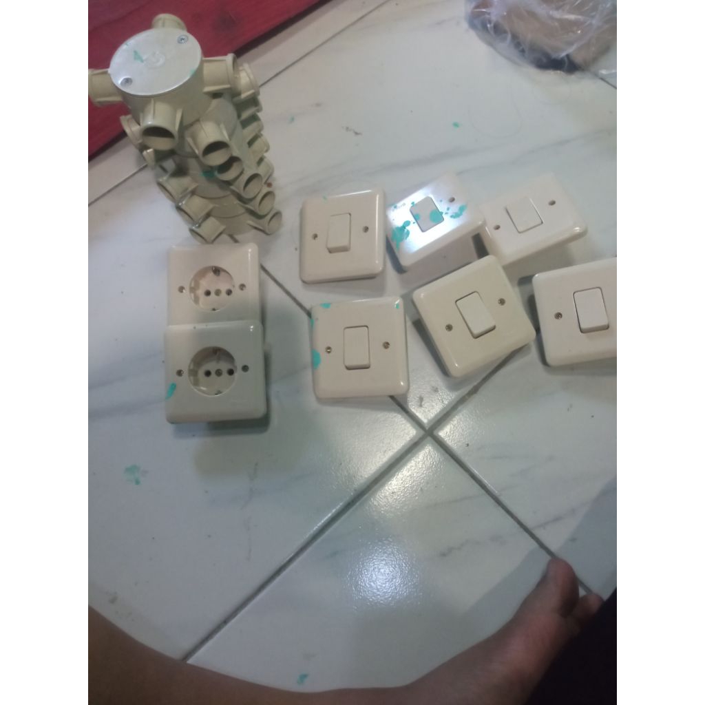 stop kontak,saklar merek broco