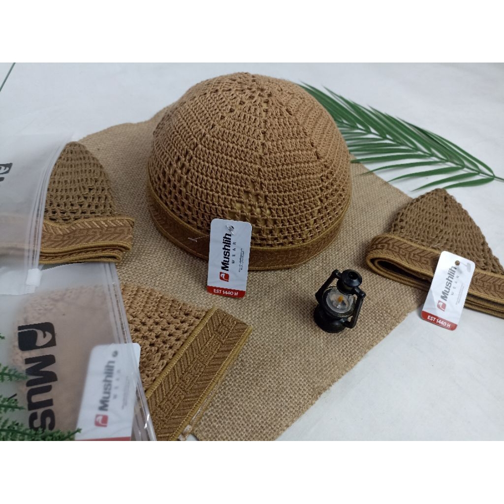 # PD43 - MUSHLIH WEAR - Peci Rajut Motif Saudi Premium Putih & Coklat | Peci Dewasa, Cocok Untuk Umr