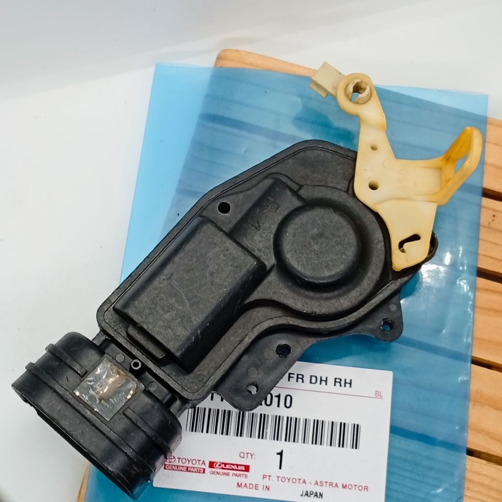 Motor Central Lock Actuator Assy 69110-0A010 Kanan (AISIN) Toyota Kijang EFI Original
