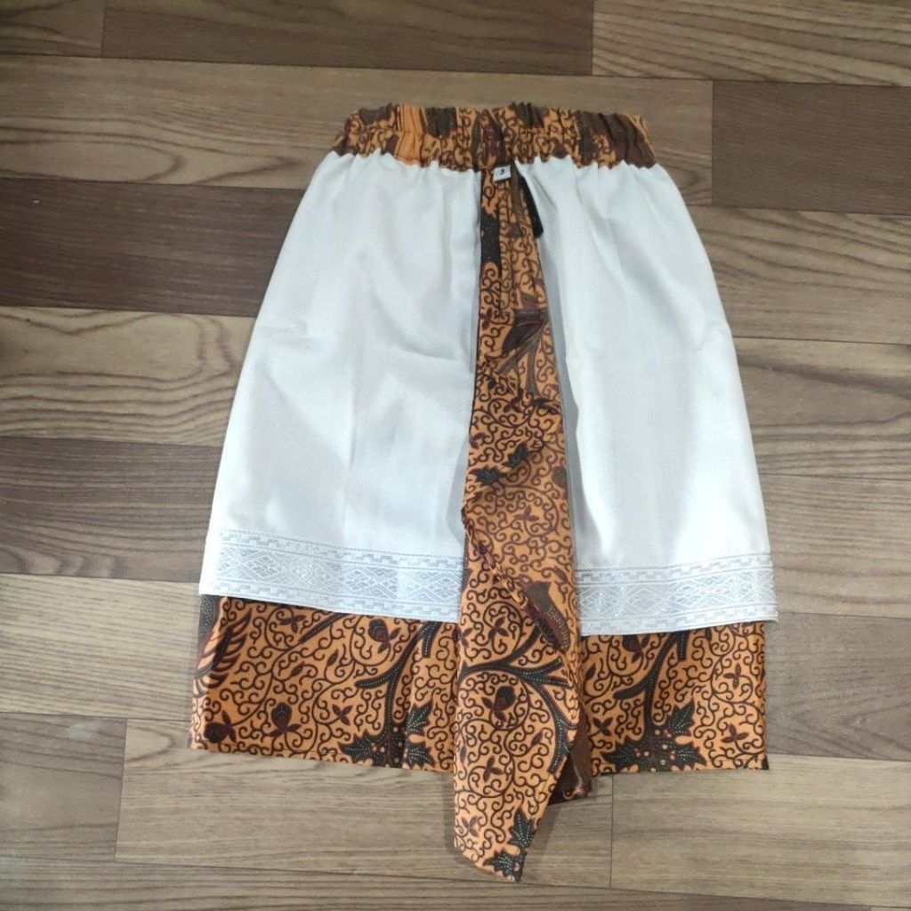 LAMIKA Kamen Jadi anak laki laki kombinasi batik saput putih