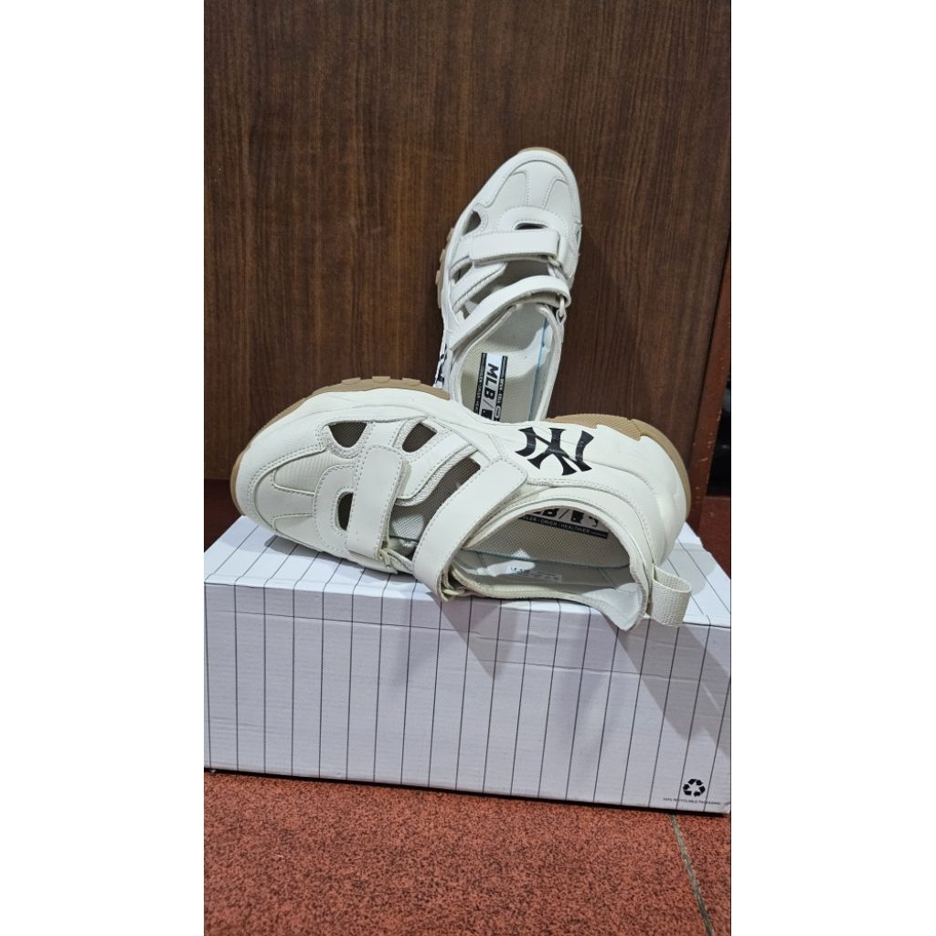 MLB BigBall Chunky Mask sandals Beige