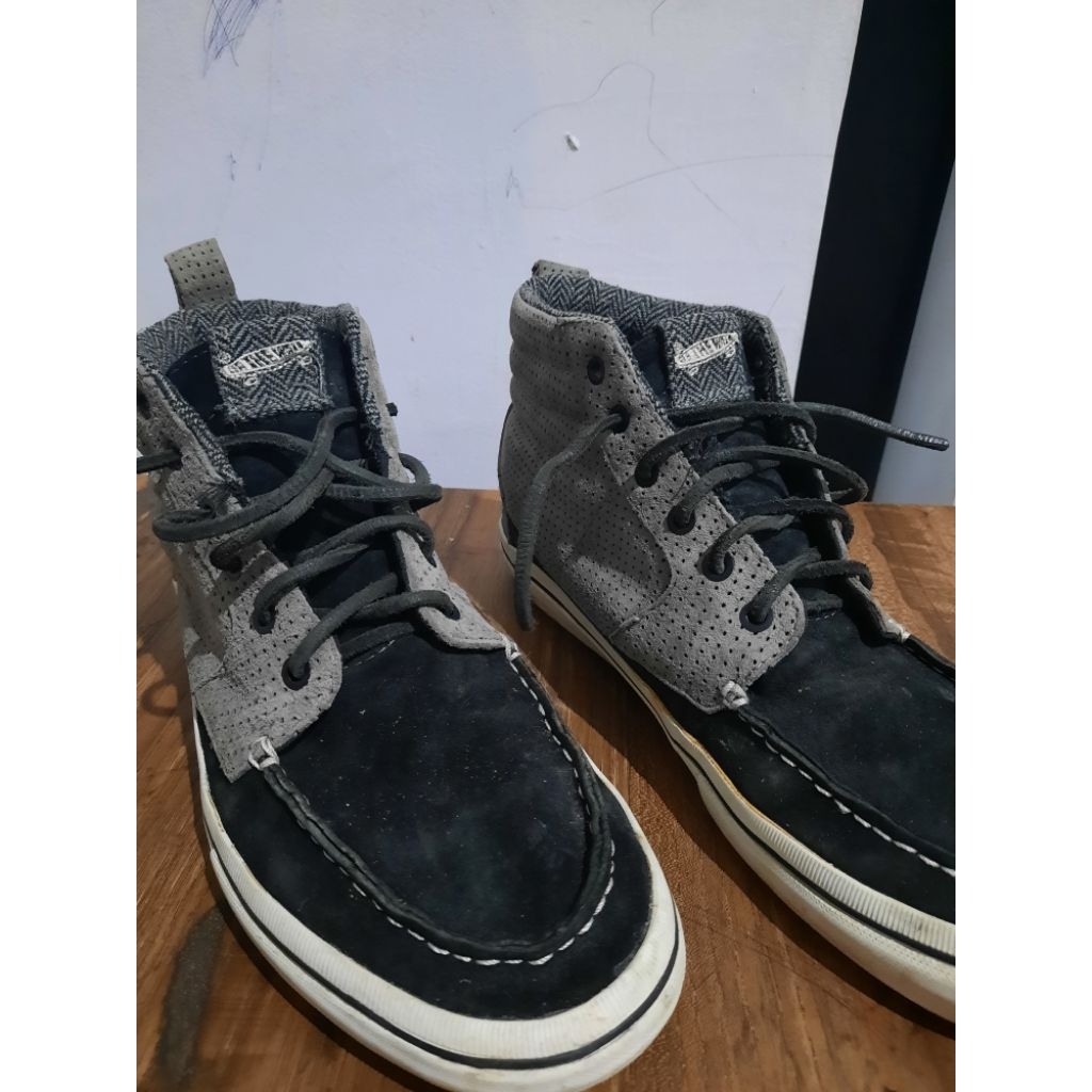 Sepatu Vans Vault