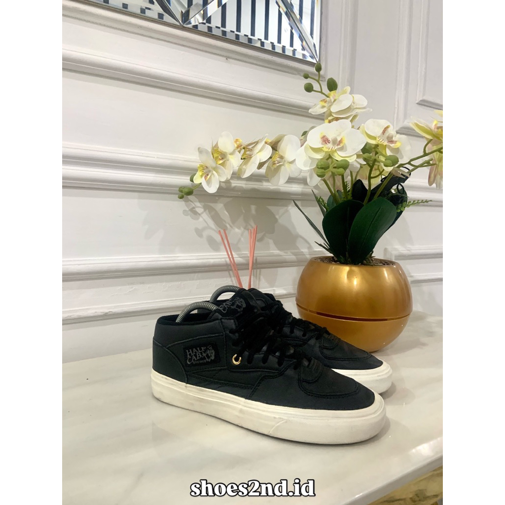 SEPATU SECOND VANS HALF CAB LEATHER SIZE 39/40