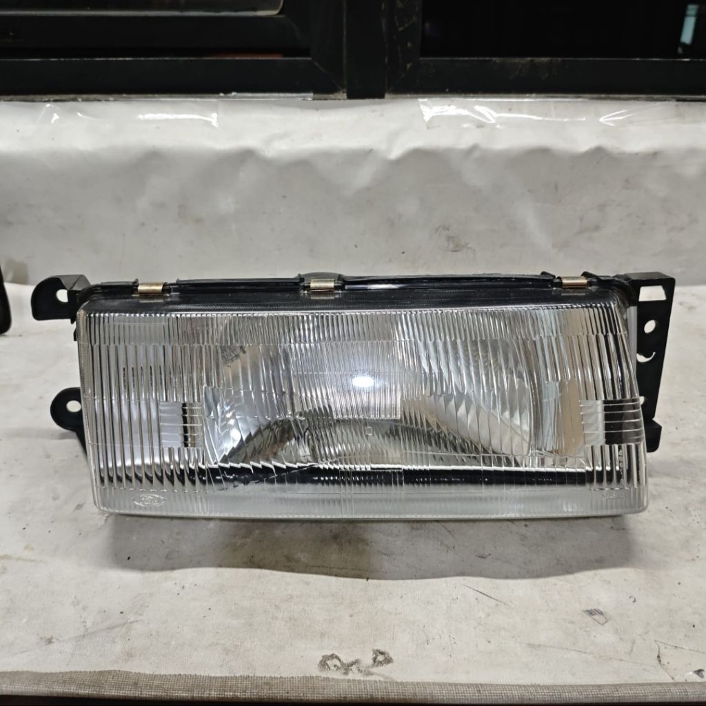 Headlamp lampu depan kanan ford laser gala original B499510K0 ford genuine
