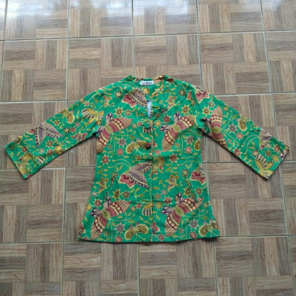 Kemeja Batik Wanita Lengan Panjang