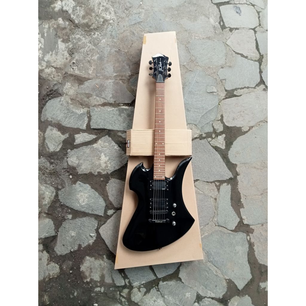 BC RICH MOCKINGBIRD