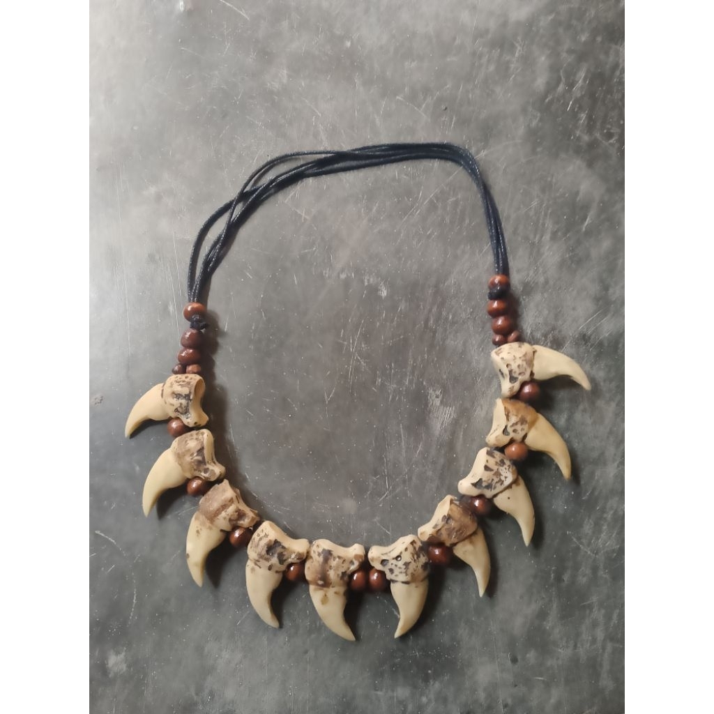 kalung replika kuku harimau