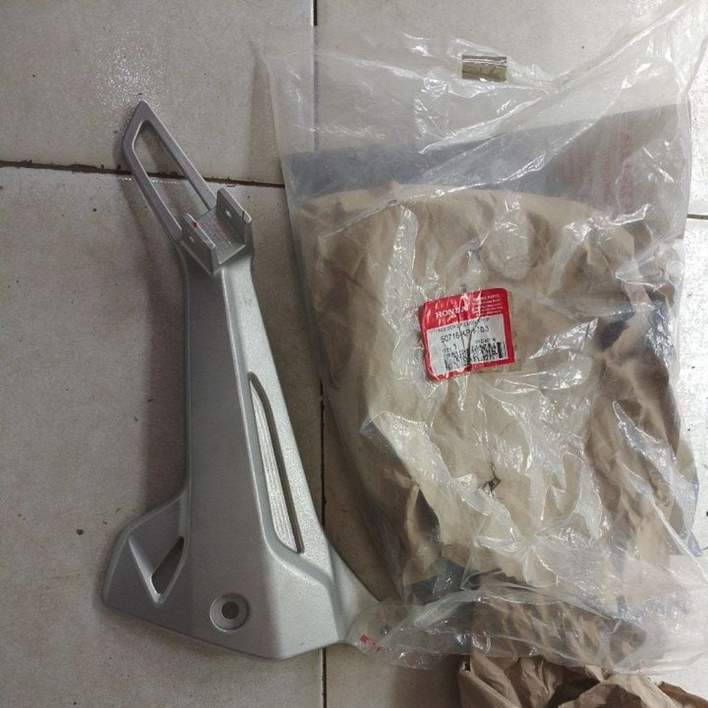 besi Pijakan kaki kiri Supra x 125