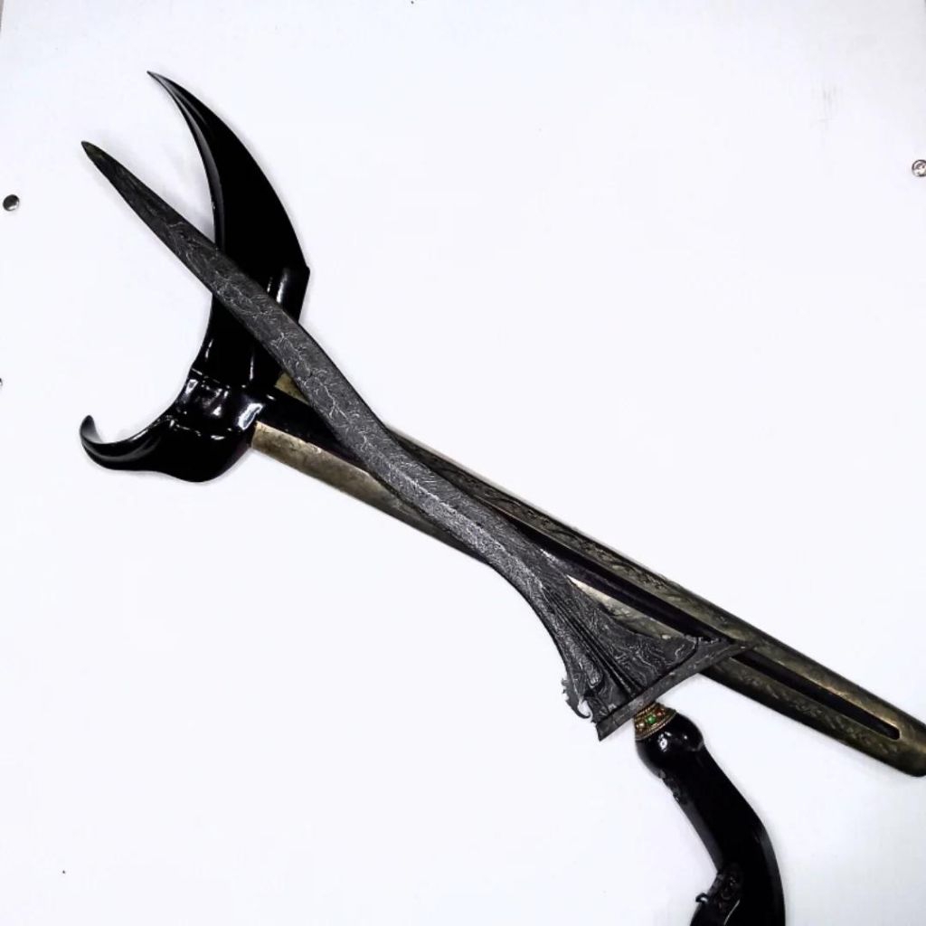 Keris sepuh asli jangkung Segoro winotan warangka Ladrang solo
