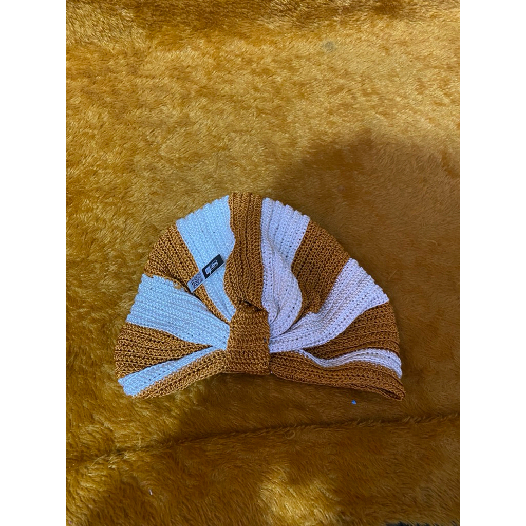 PL Topi Rajut Wanita Putih Kuning Keemasan