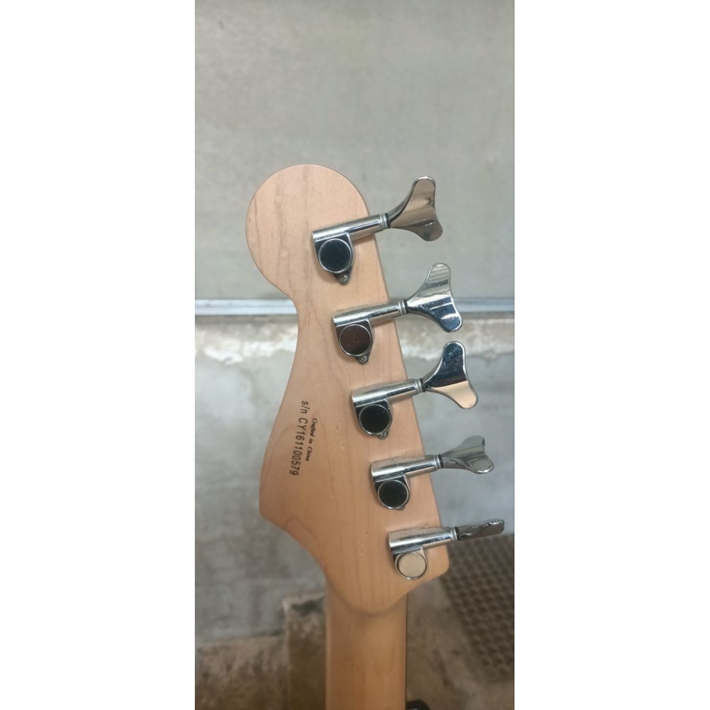 bass gitar squier second