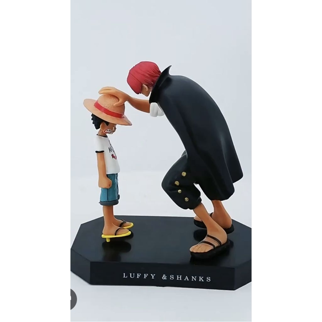 ACTION FIGURE SHANKS WITH LUFFY