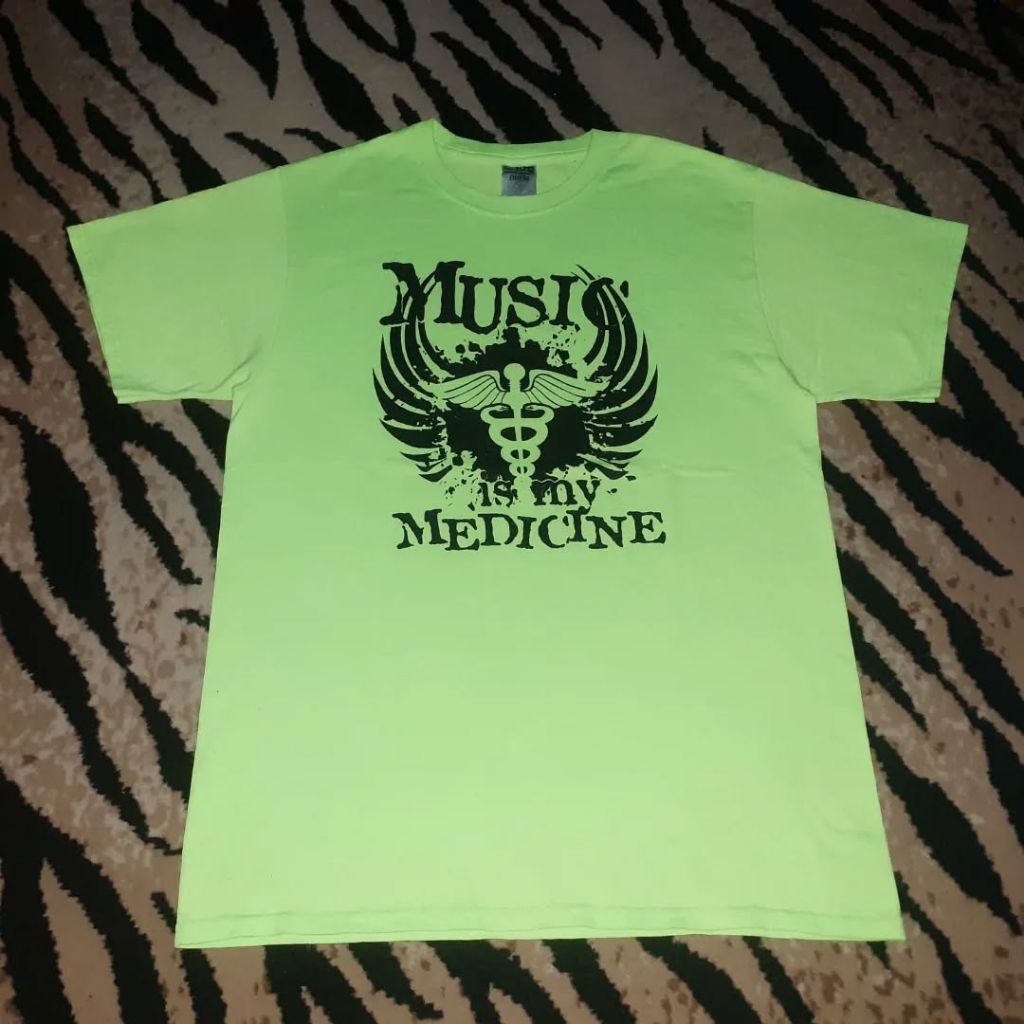 T-Shirt MUSIC IS MY MEDICINE