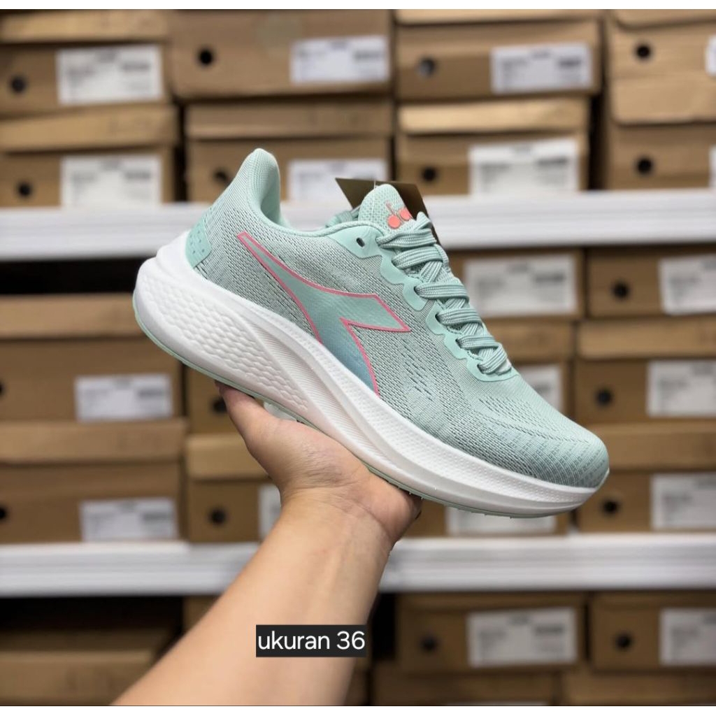 sepatu sport runing wanita diadora
