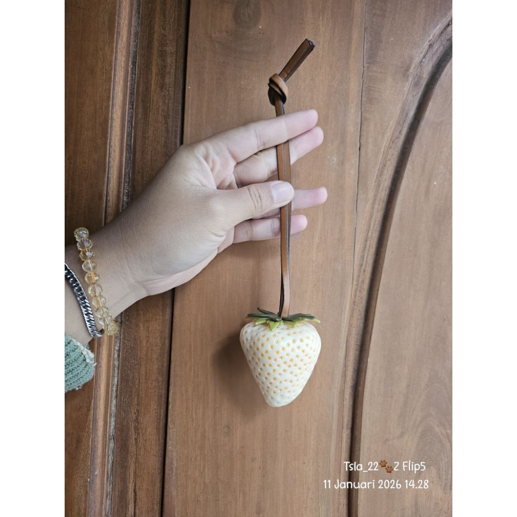 BAG CHARM/GANTUNGAN TAS STRAWBERRY ACRYLIC