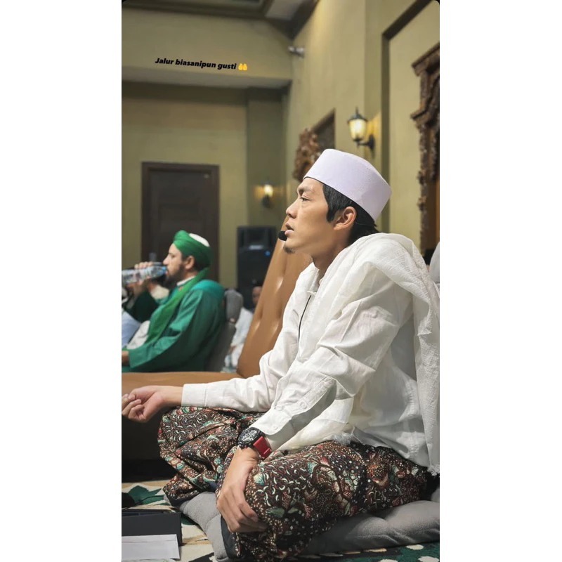 SARUNG GUS IQDAM SERIES DENGAN TANDA TANGAN GUS IQDAM ORIGINAL,