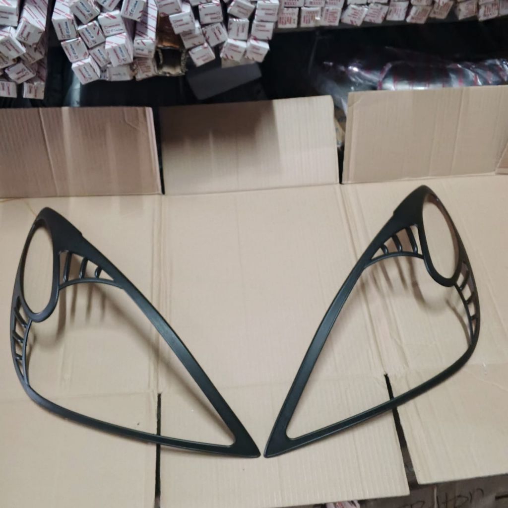 GARNIS LAMPU DEPAN MOBIL AVANZA XENIA LAMA 2004-2006 HITAM