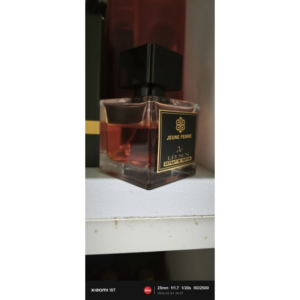 Preloved Leuseni Jeune Femme