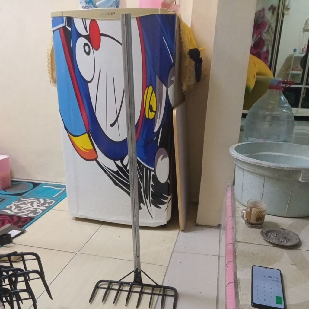 Garukan sampah gagang besi panjang 85cm Garukan berkebun membersihkan daun rumput kering