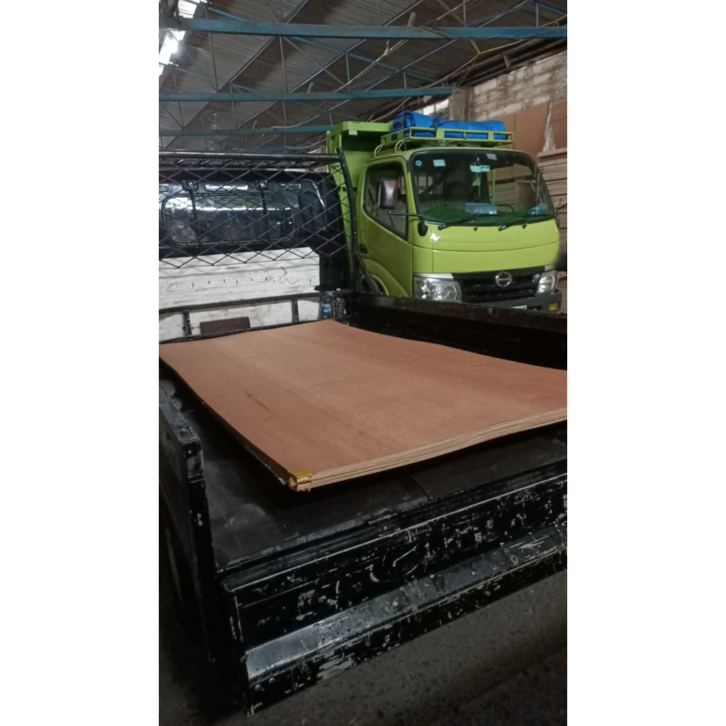 TRIPLEK 2mm TRIPLEK POPLAR 2mm TRIPLEK TIPIS 122x244cm