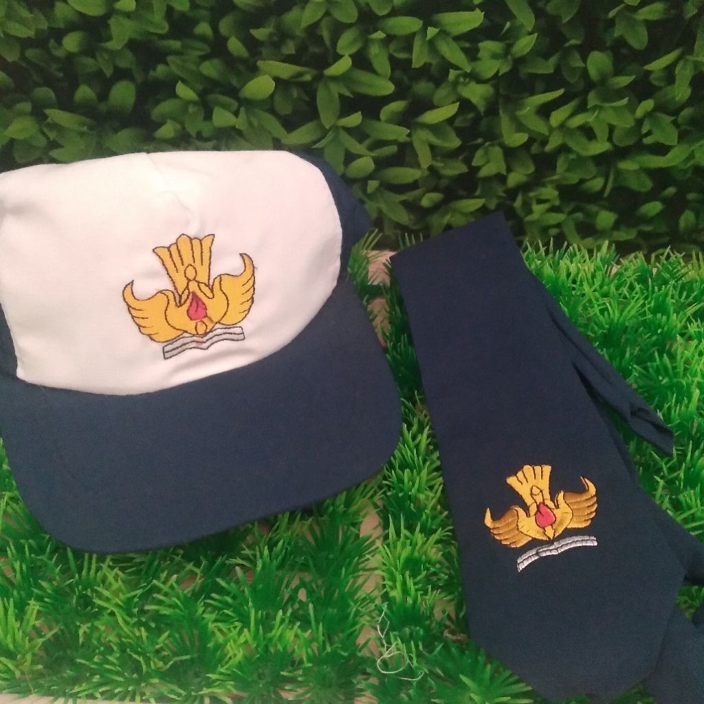 Topi dan Dasi SMP sepaket
