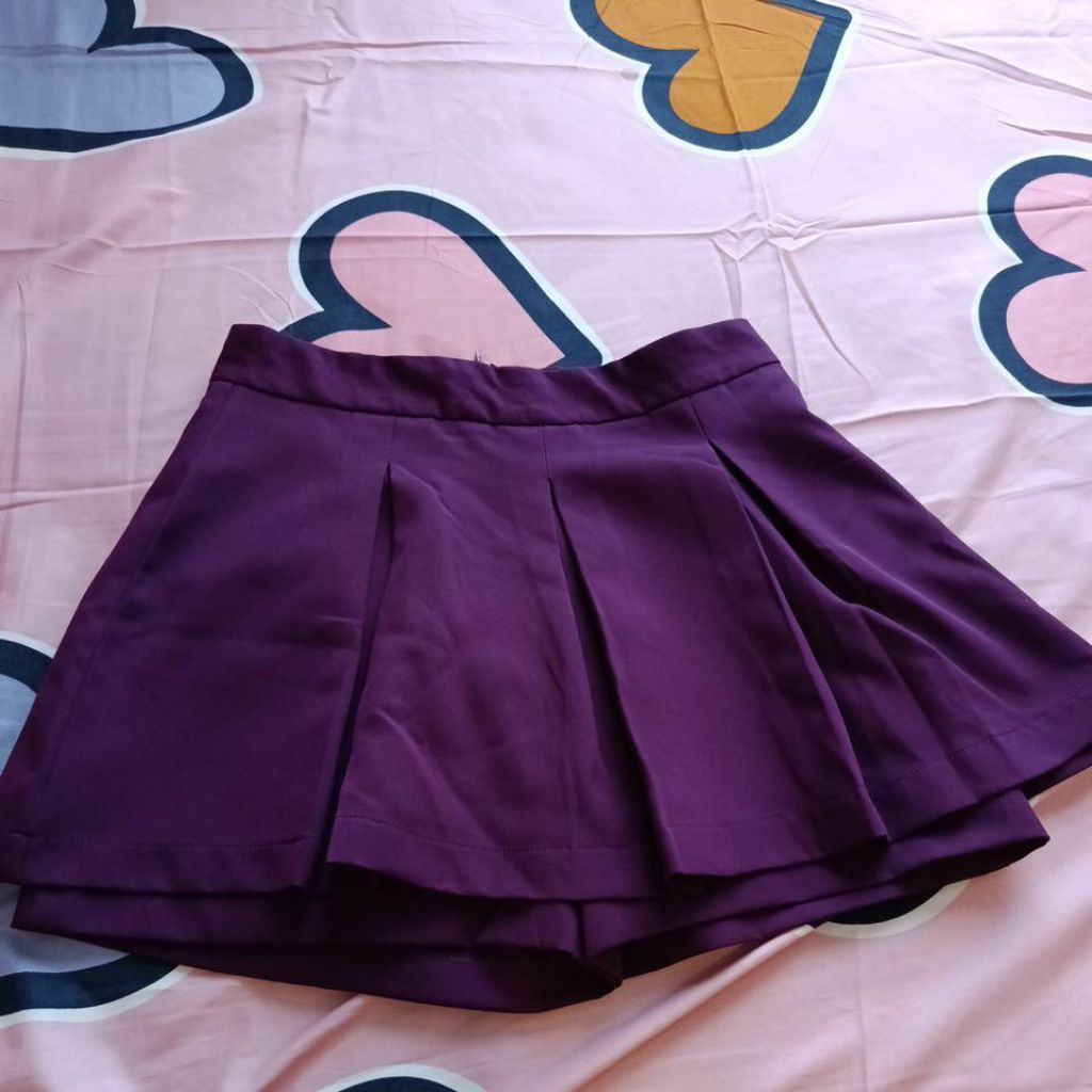 celana pendek model rok ungu
